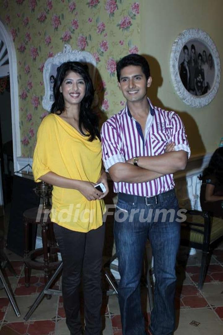 Aishwarya Sakhuja and Ravi Dubey celebrates the completion of 100 episodes of Saas Bina Sasural