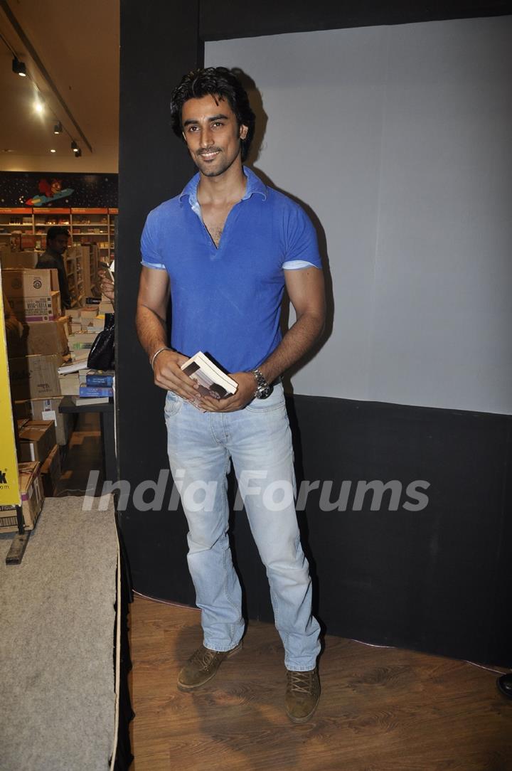 Kunal Kapoor unveil Broken Melodies Book at Landmark in Mumbai on Friday Night. .