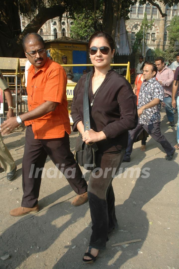 Pooja Bhatt support Anna Hazare movement at Azad maidan in Mumbai on Friday Night. .