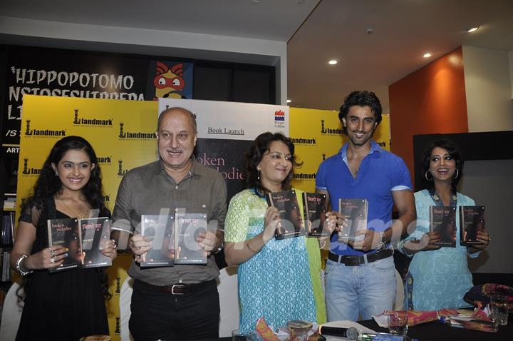 Anupam Kher, Kunal Kapoor, Mahie & Avika unveil Broken Melodies Book at Landmark in Mumbai on Friday Night. .