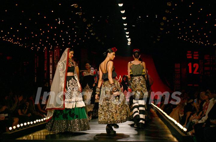 Models showcasing designer Sabyasachi's creations at the Wills Lifestyle India Fashion Week's Grand Finale ,in New Delhi on Sunday. .