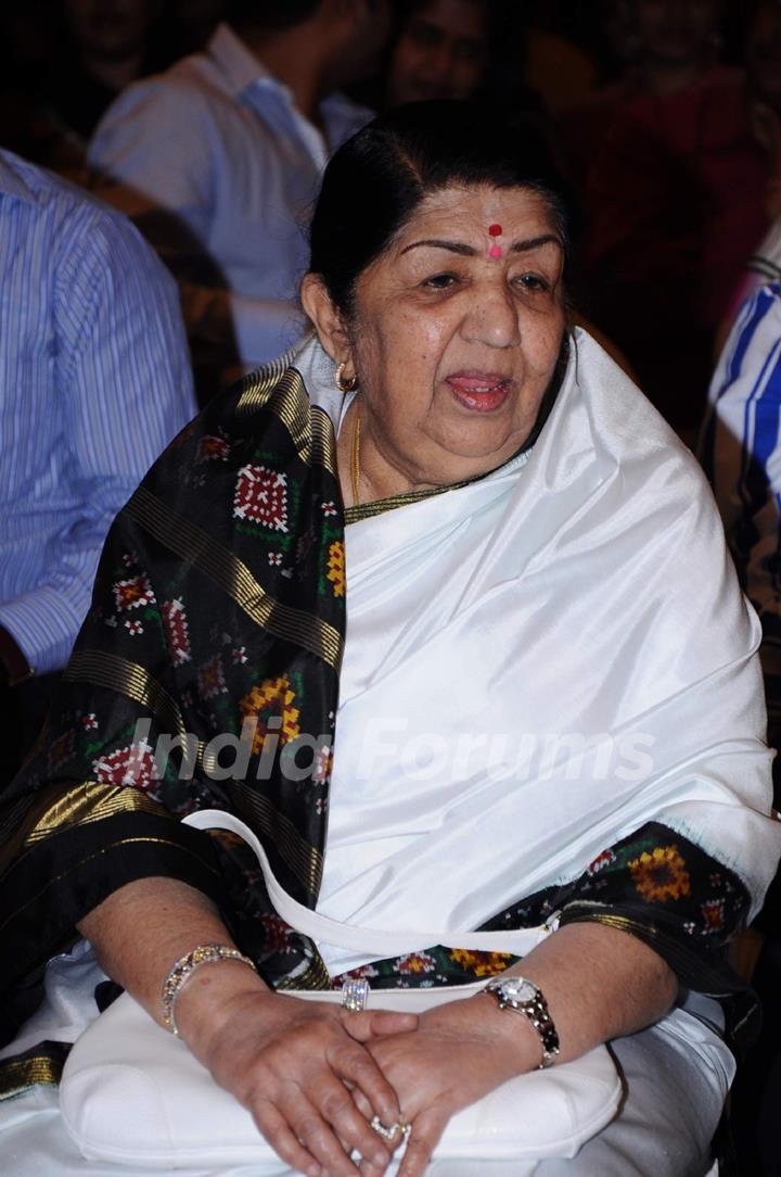 Lata Mangeshkar at the Music Launch of Sarhadein by Sa Re Ga Ma and Radiocity at Taj