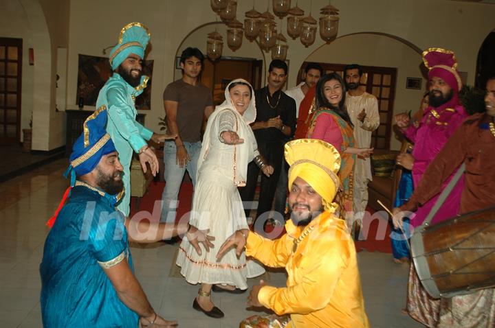 Baisakhi celebration on the sets of Na Aana Is Desh Laado