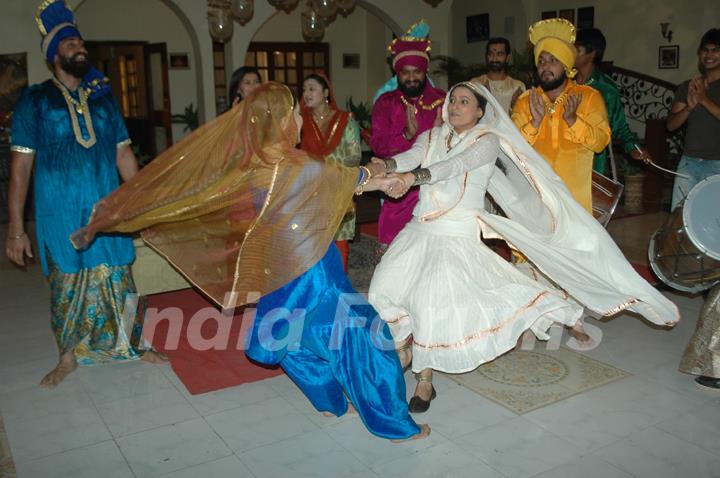 Baisakhi celebration on the sets of Na Aana Is Desh Laado