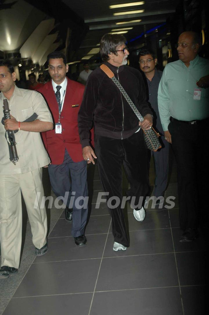 Amitabh Bachchan returns from Poland visit