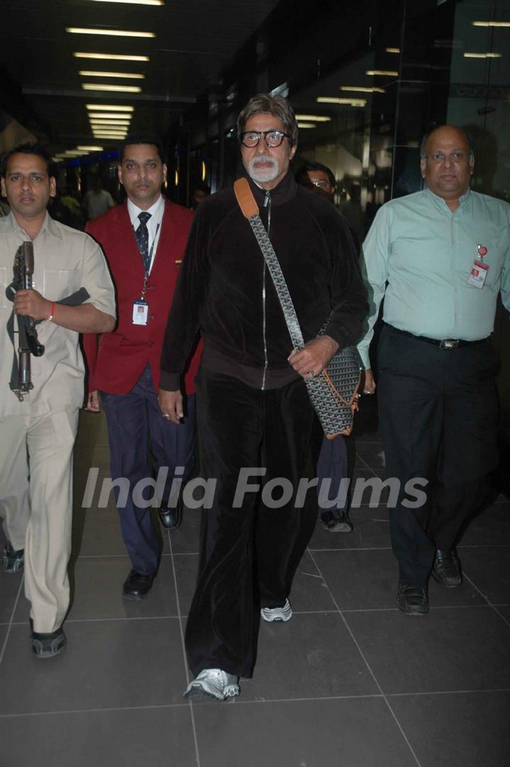 Amitabh Bachchan returns from Poland visit