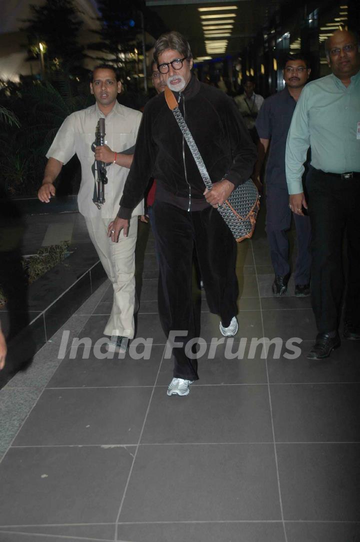 Amitabh Bachchan returns from Poland visit