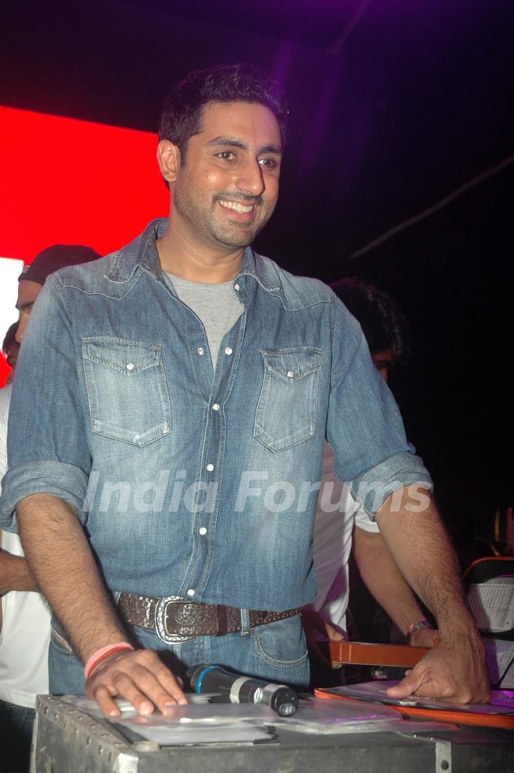 Abhishek Bachchan and the cast of Dum Maro Dum promote the film at No Smoking Concert Chitrakoot Ground, on 16th April. .