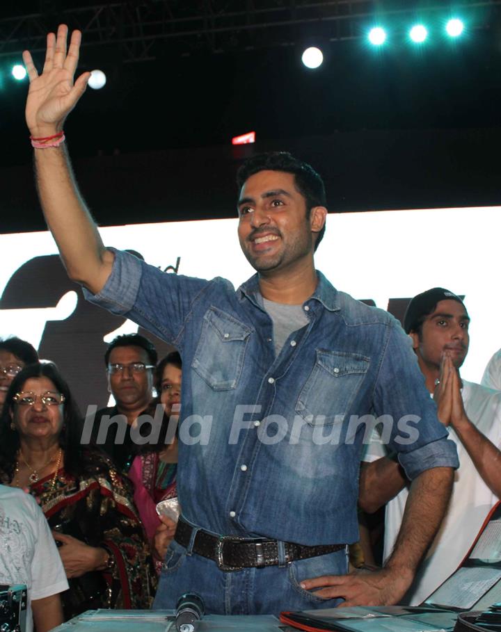 Abhishek Bachchan of Dum Maro Dum promote the film at No Smoking Concert Chitrakoot Ground