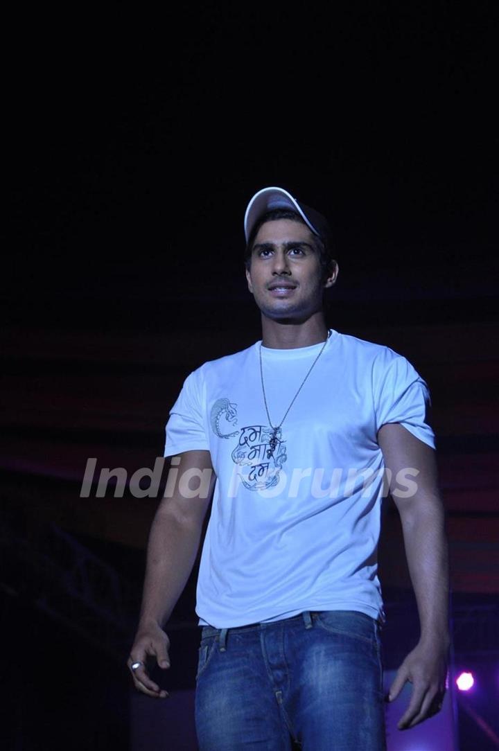 Prateik Babbar walk the ramp at No Smoking Concert Chitrakoot Ground