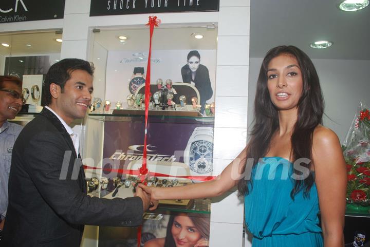 Tusshar Kapoor and Preeti Desai unveils new range of Chronotech Watches