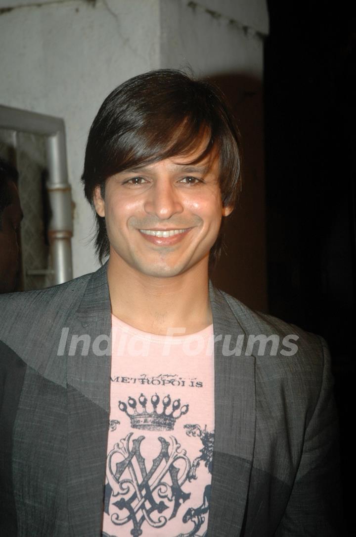 Vivek Oberoi launch singer Apoorv's album at Vie Lounge. .