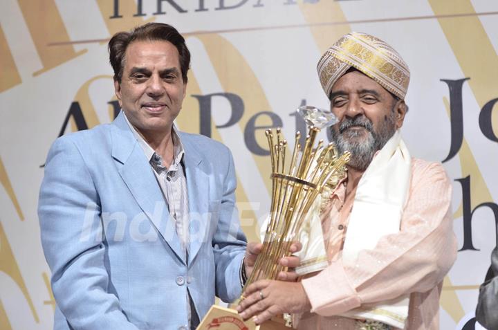 Actor Dharmendra launches Ali Peter's book on his 60th Birthday at PL Deshpande Hall. .