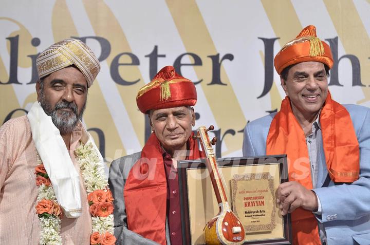 Actor Dharmendra launches Ali Peter's book on his 60th Birthday at PL Deshpande Hall. .