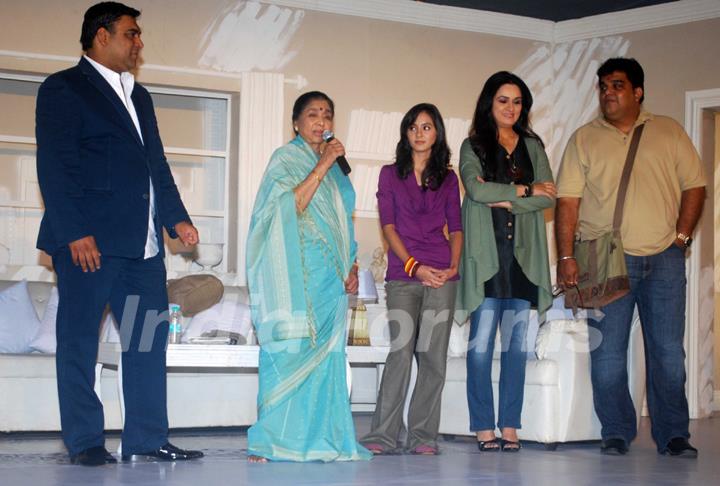 Ram Kapoor, Asha Bhosle and Padmini Kohlapure at the muhurat of the film Maaee in Mumbai