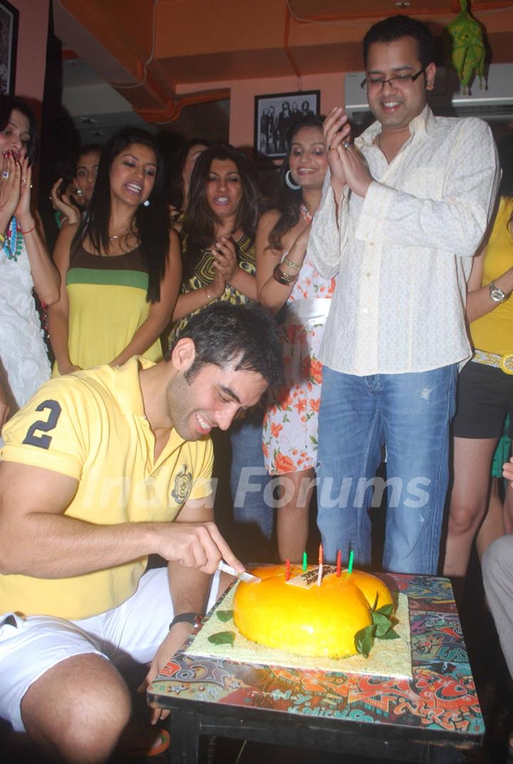 Rahul and Dimpy Mahajan at Kushal Punjabi's Birthday bash