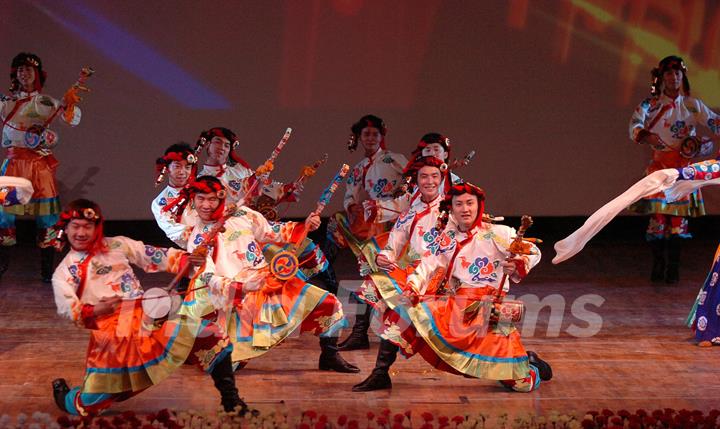 Dancers performing traditional Chinese dance of Sichuan province during a programme at Siri Fort auditorium in New Delhi on April 26,2011 Tuesday (.IANS Photo/P P Sarkar).