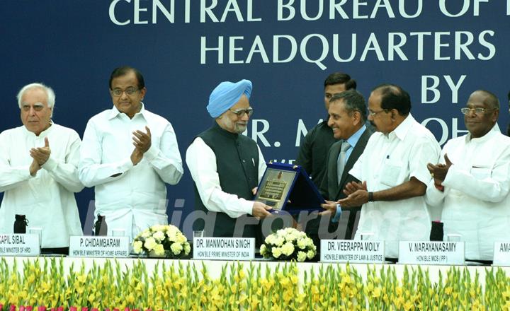 Prime Minister  Manmohan Singh, Home Minister P Chidambaram, HRD Minister Kapil Sibal, Law Minister Veerappa Molly, MOS(PP) V Narayansamy and CBI Director A P Singh at the inauguration of new CBI Headquarter Building in New Delhi on Saturday. .