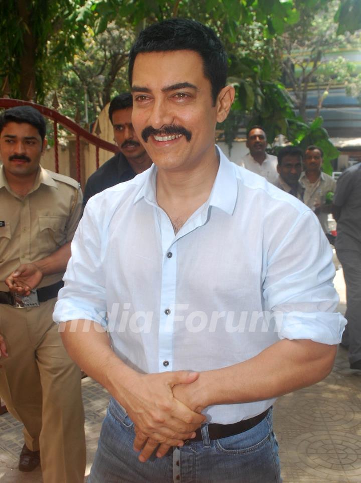 Aamir Khan at Jaago Mumbai community Radio Station