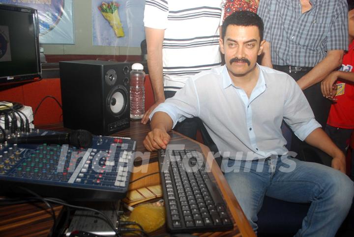 Aamir Khan at Jaago Mumbai community Radio Station