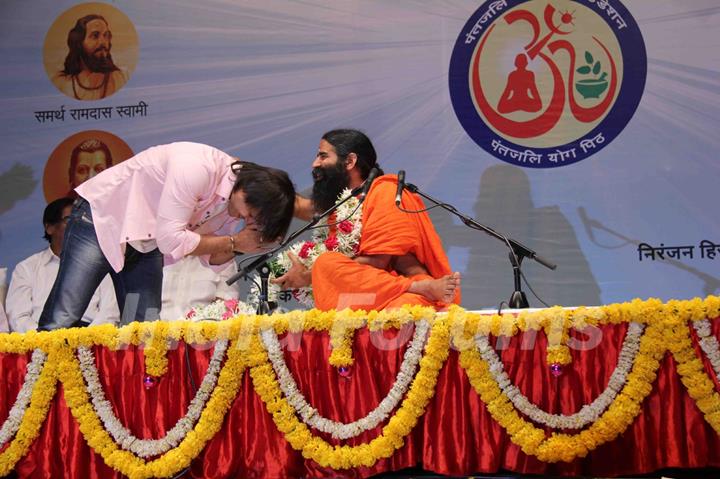 Vivek Oberoi at Yogi Rishi Swami Ramdev interaction on the subject of Enrichment of Life