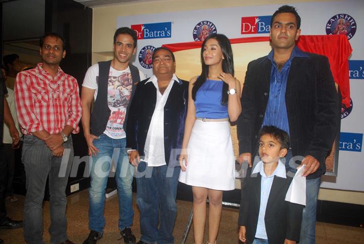 Tusshar Kapoor and Amrita Rao at Dr. Batra's exhibition