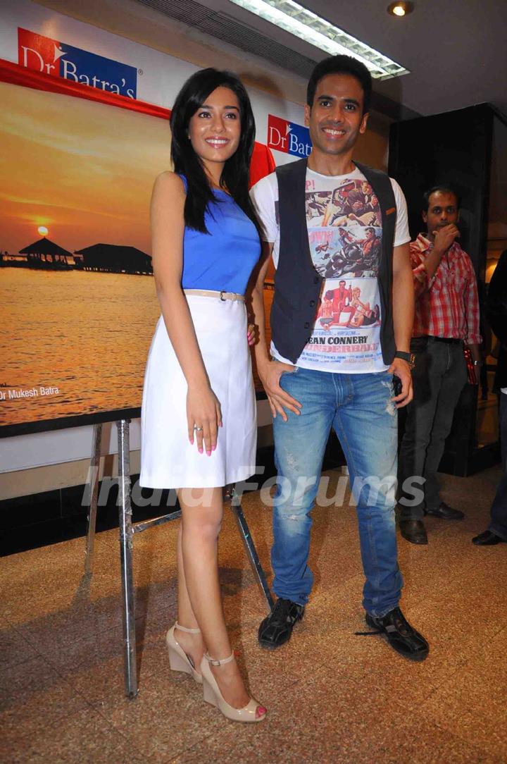 Tusshar Kapoor and Amrita Rao at Dr. Batra's photo exhibition, Trident