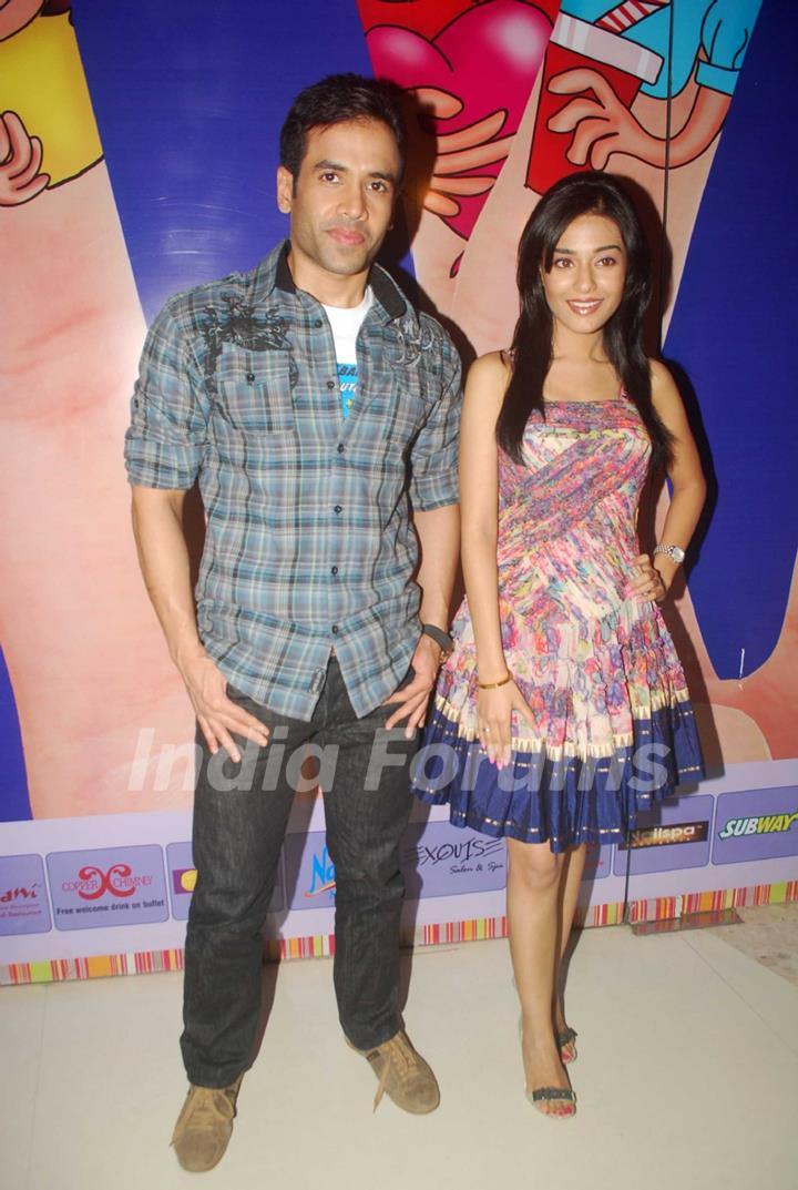 Tusshar Kapoor and Amrita Rao at a promotional event for film Love U... Mr. Kalakaar! at Oberoi Mall