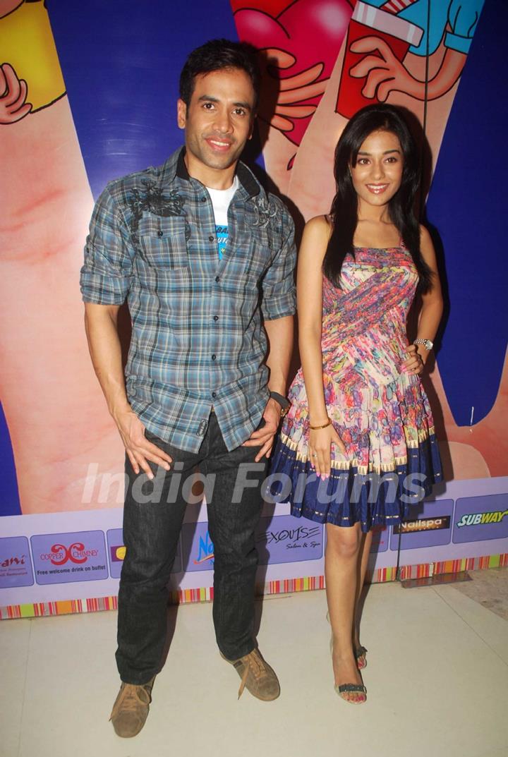 Tusshar Kapoor and Amrita Rao at a promotional event for film Love U... Mr. Kalakaar! at Oberoi Mall