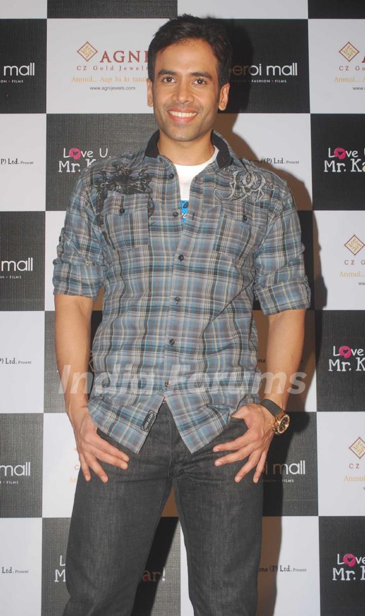 Tusshar Kapoor at a promotional event for film Love U... Mr. Kalakaar! at Oberoi Mall