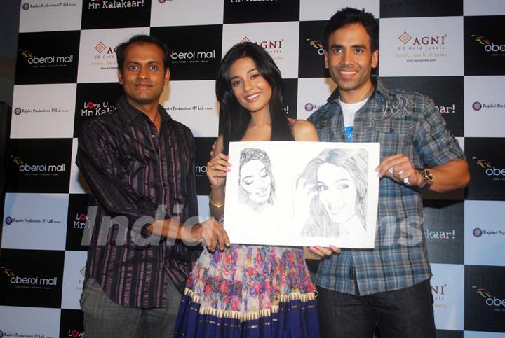 Tusshar Kapoor and Amrita Rao at a promotional event for film Love U... Mr. Kalakaar! at Oberoi Mall