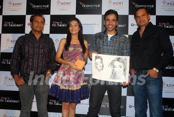 Tusshar Kapoor and Amrita Rao at a promotional event for film Love U... Mr. Kalakaar! at Oberoi Mall