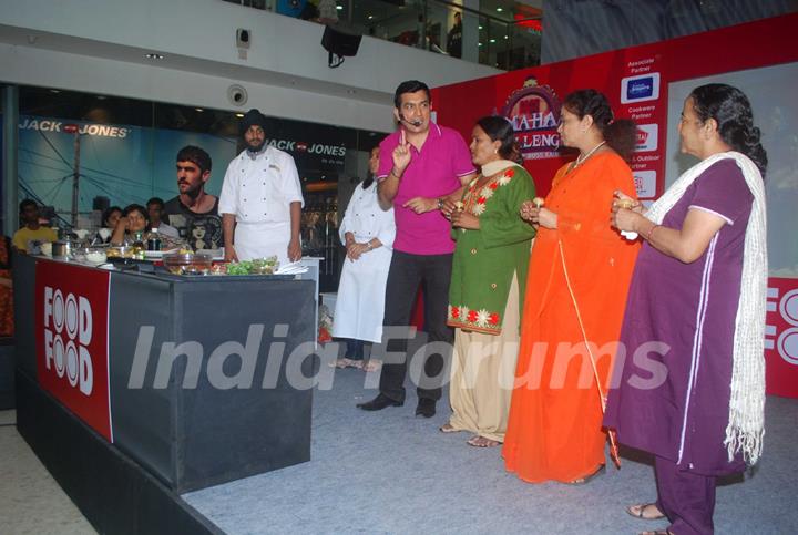 Sanjeev Kapoor cooked live at Oberoi Mall