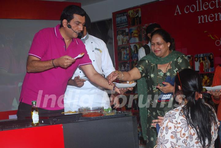 Sanjeev Kapoor cooked live at Oberoi Mall