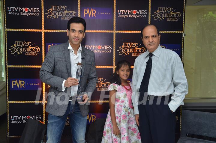 Tusshar Kapoor wins Best Actor in a comic role at the 1st Jeeyo Bollywood Awards