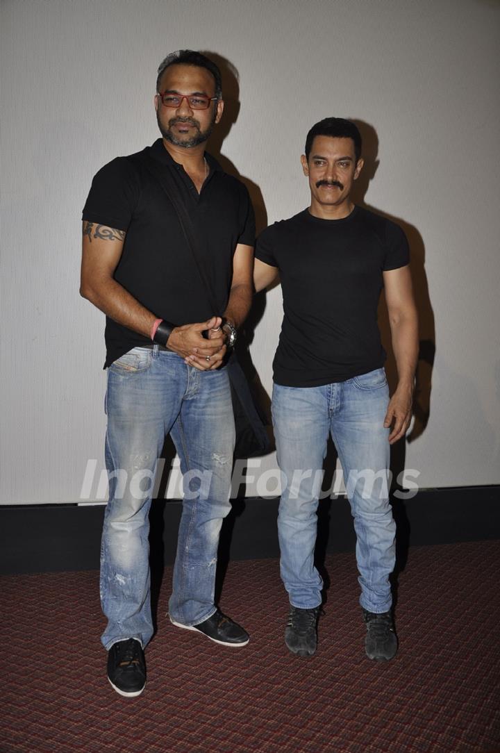 Aamir Khan unveils Delhi Belly first look. .