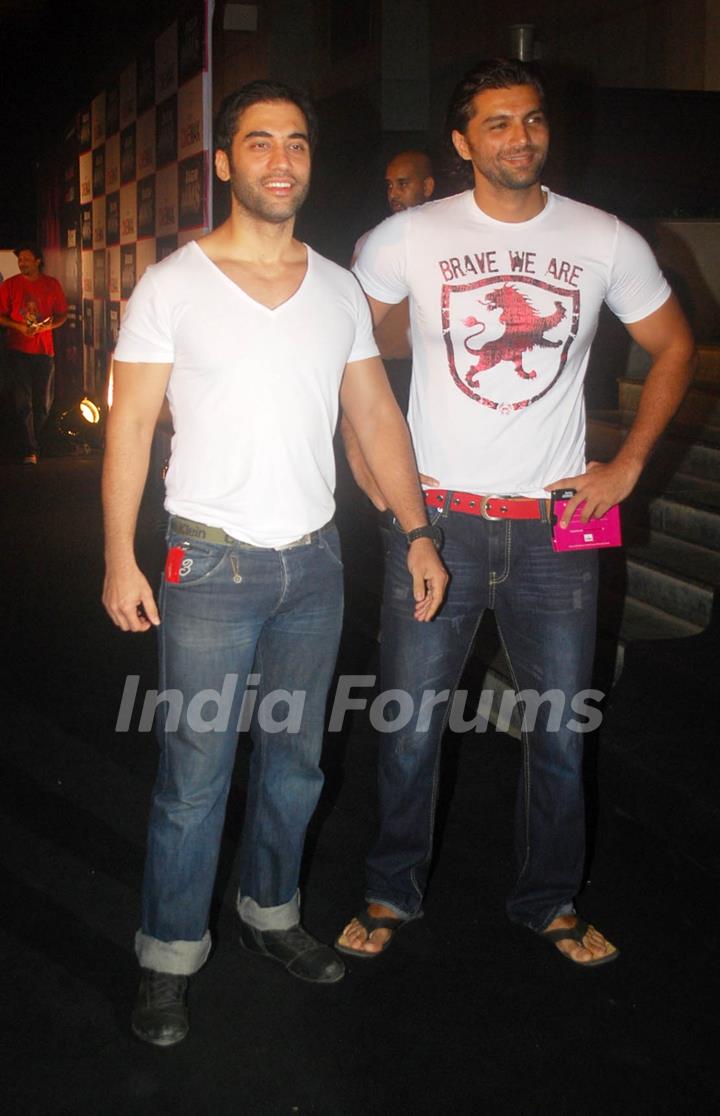 Kushal Punjabi and Chetan Hansraj at film Ragini MMS premiere at Cinemax, Andheri in Mumbai