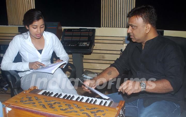 Shreya Ghosal at song recording for Badey Acchey Lagte Hain