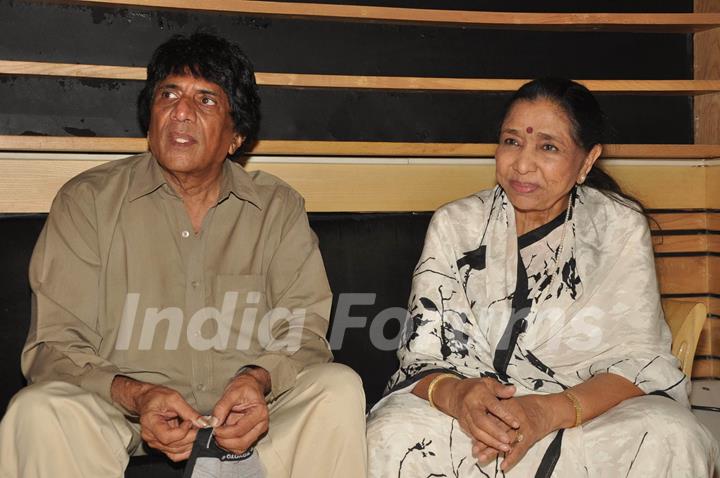 Veteran singer Asha Bhosle records for