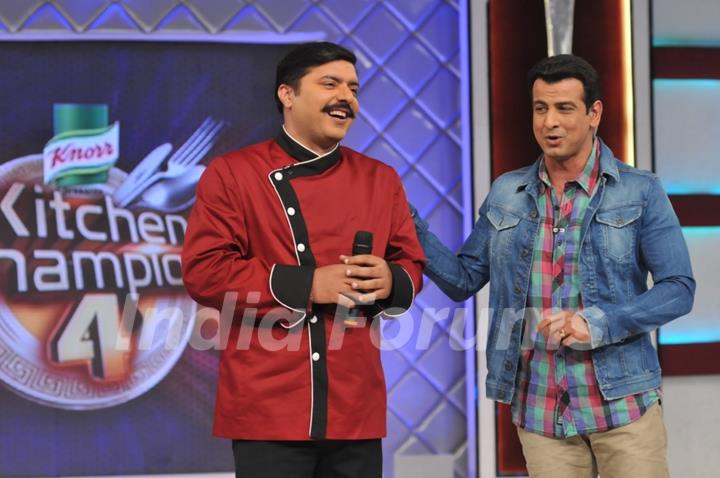 Chef Gauti with Ronit Roy in Kitchen Champion 4