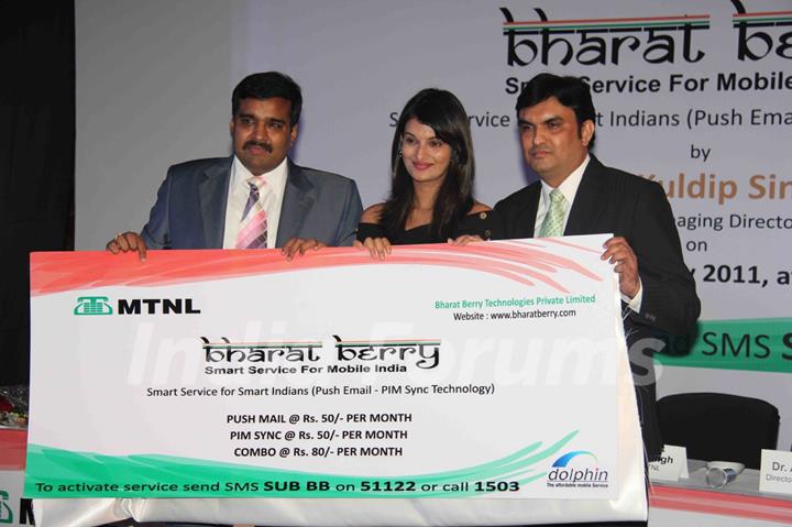 Sayali Bhagat at Bharat Berry service launch