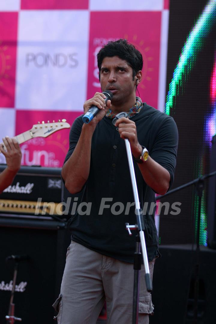 Farhan Akhtar music concert at Fun In the sun