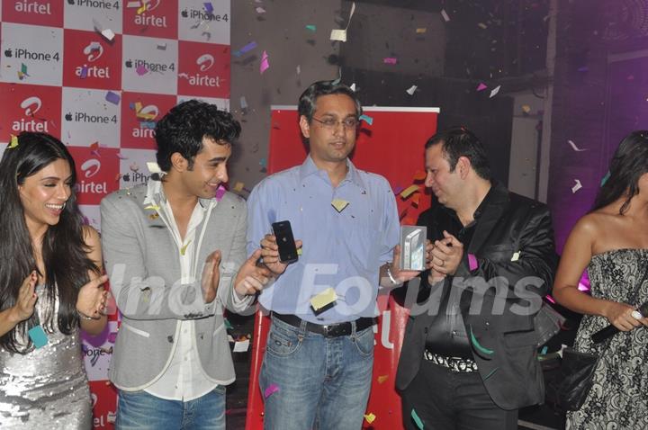 iPhone 4 launched by star cast of film Always Kabhi Kabhi