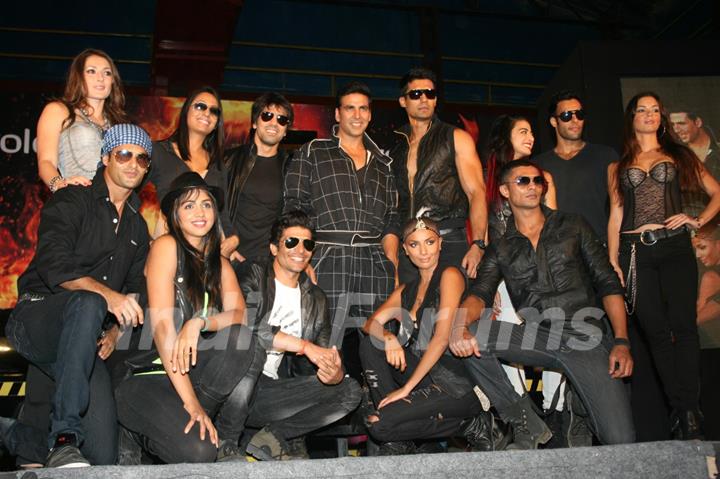 Akshay Kumar with contestants at Fear Factor Khatron Ke Khiladi Season 4