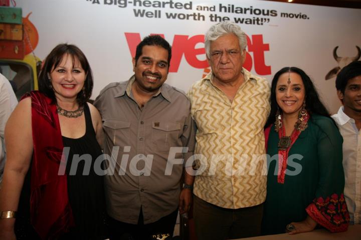 Om Puri, Ila Arun and Shankar Mahadevan at press meet of Film 'West is West'