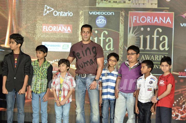 Salman Khan at IIFA PRESS meet to announce Chillar Party Film and Enviorment initiatives, Taj land's