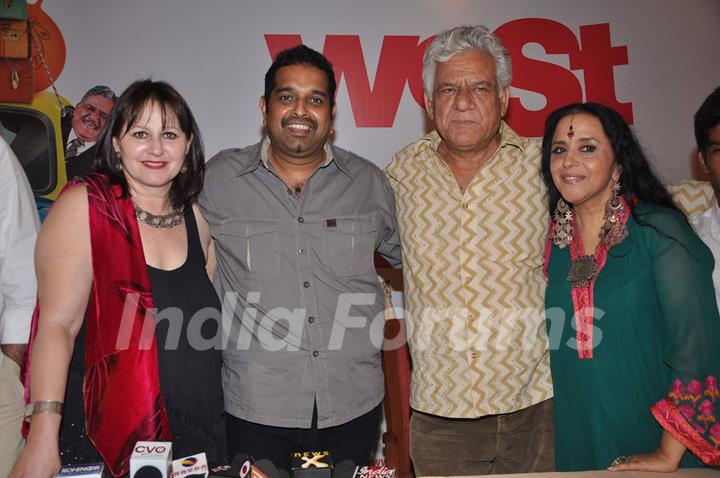 Om Puri, Ila Arun and Shankar Mahadevan at press meet of Film 'West is West'