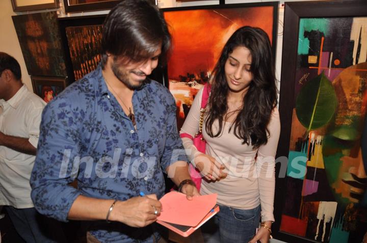 Vivek Oberoi at CPAA art exhibition, Breach Candy