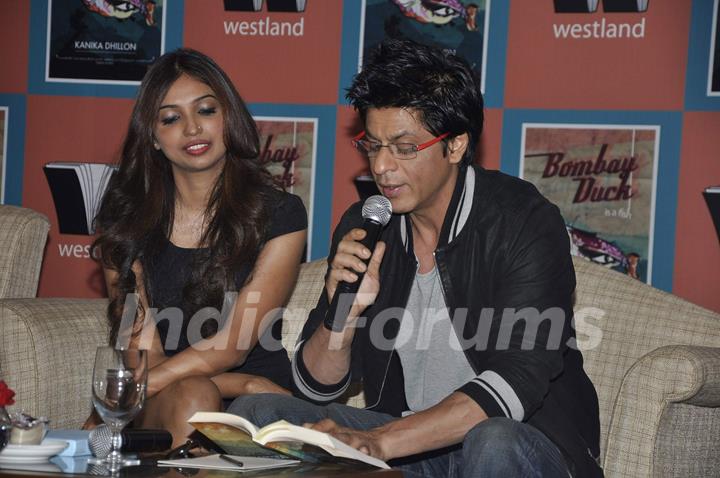 Shah Rukh Khan unveils Bombay Duck is a Fish book by Kanika Dhillon at Taj Lands End in Mumbai