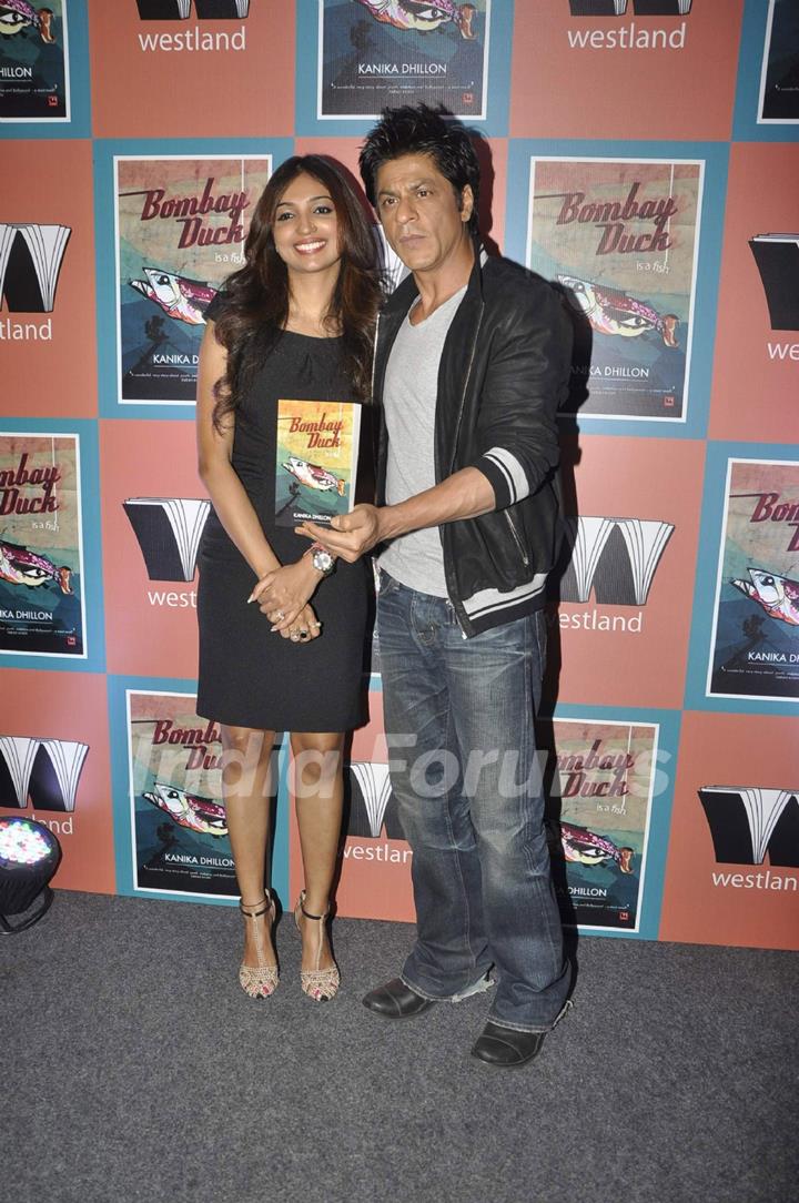 Shah Rukh Khan unveils Bombay Duck is a Fish book by Kanika Dhillon at Taj Lands End in Mumbai